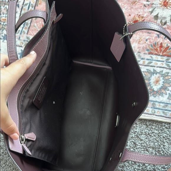 Coach Purple Structured Tote Bag with Spacious Design - Picture 4 of 6